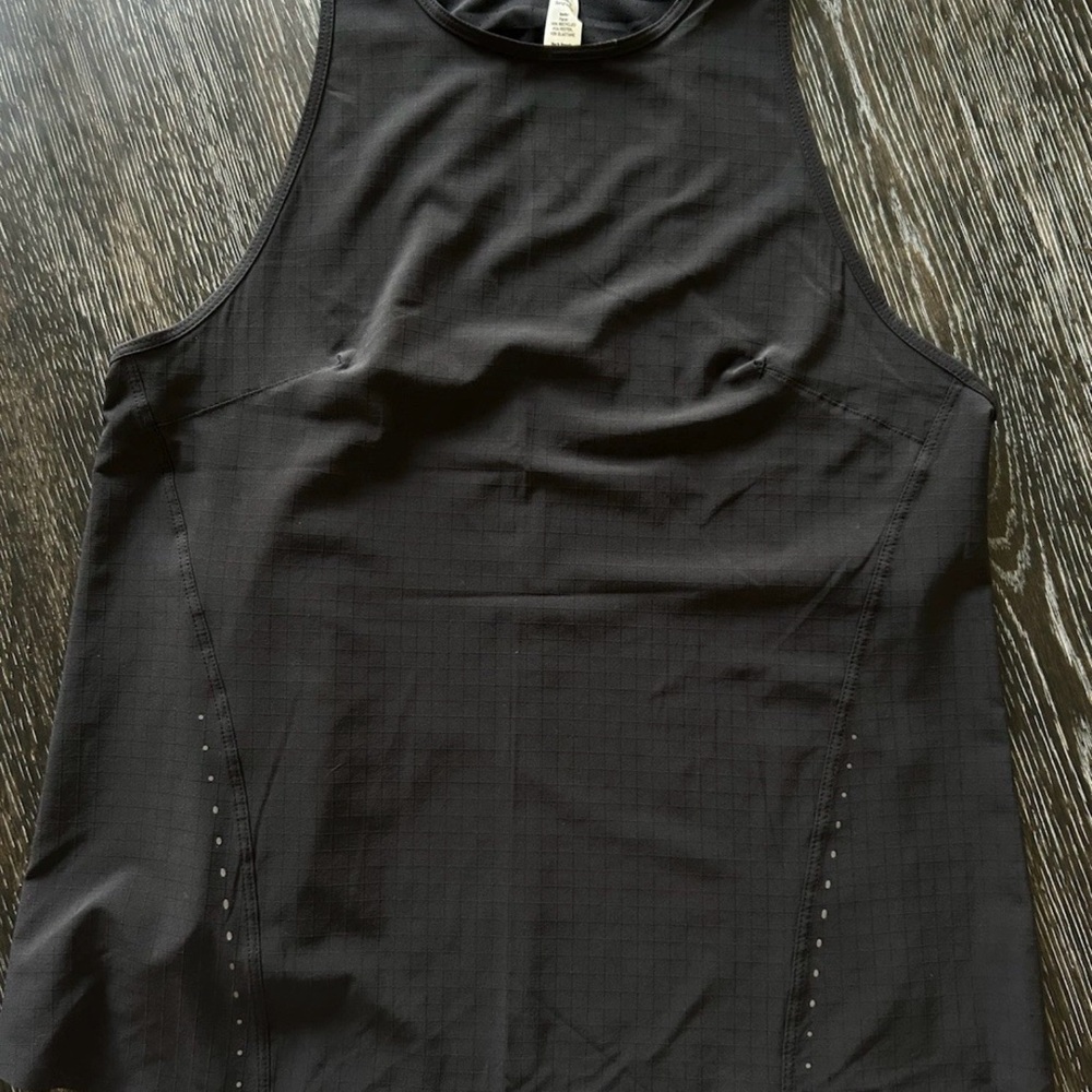 Lululemon Black Lightweight Stretch Run Short Tank Top Breathable size 2 UPF 40+